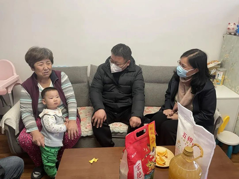 董事長參加“人大代表、政協(xié)委員走進(jìn)社區(qū)，開展居民議事協(xié)商”活動.jpg